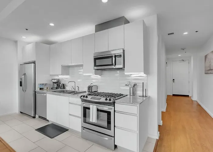 Bright 1br Near Bokcenter-gym,lounge,balcony,petok Apartamento *