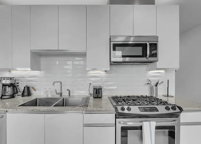 Bright 1br Near Bokcenter-gym,lounge,balcony,petok Apartamento *