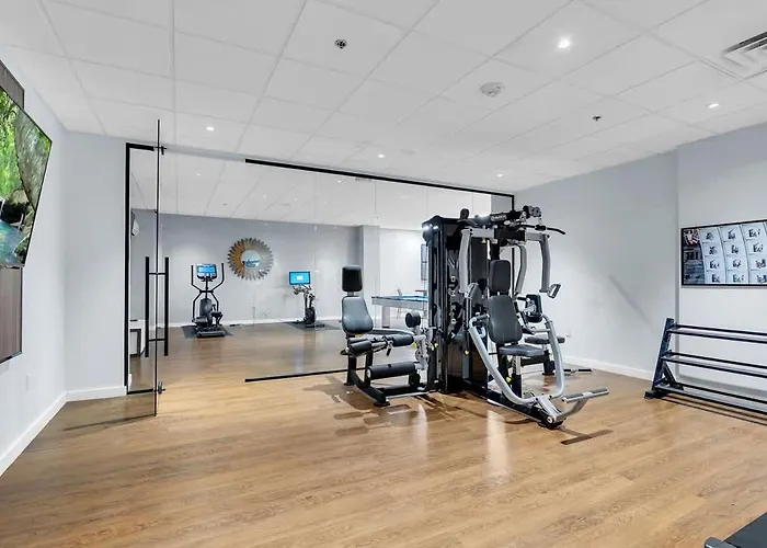 Bright 1br Near Bokcenter-gym,lounge,balcony,petok Apartamento *